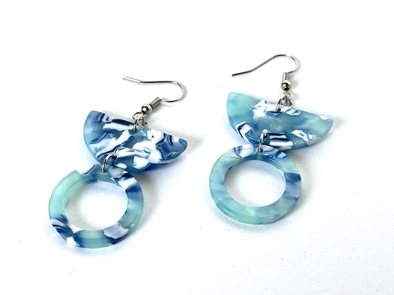 Geometric acetate earrings in shades of blue