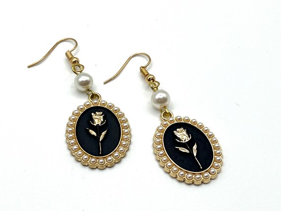 Rose Cameo Earrings In Black
