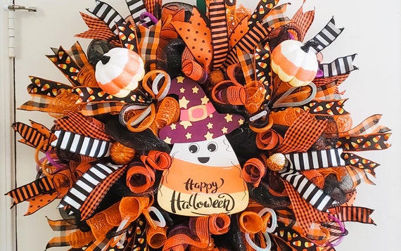 華やかなキャンディコーンのハロウィンリース：楽しい秋のお祝いに