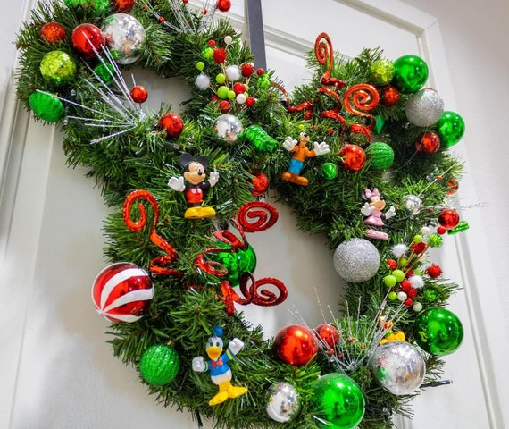 ユニークなディズニーのクリスマスリース、ホリデーリース