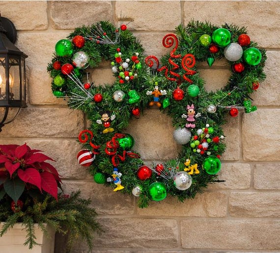 ディズニー風ミッキークリスマスリース、手作りホリデードアリース