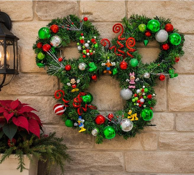 ディズニー風ミッキークリスマスリース、手作りホリデードアリース