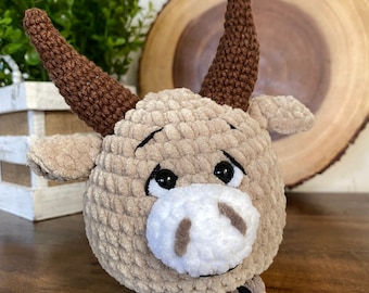 Adorable toro de ganchillo, juguete de buey Amigurumi, juguetes para niños hechos a mano, animales de granja rellenos, juguetes de felpa Chenille, juguetes para niños, buey tejido a mano