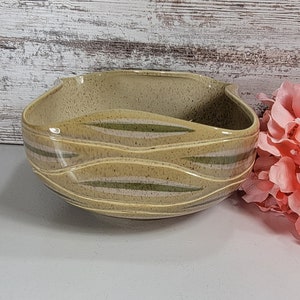 Red Wing Pottery MCM Bowl, Mold 4001 Sgraffito Speckled Green and Tan Bowl. 1955,  &quot;AS IS&quot;