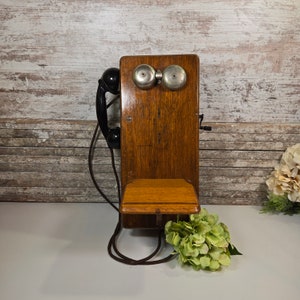 Antieke wandtelefoon omgebouwd tot handhouder, Dean Electric/Kellogg-telefoon, met magneto, begin jaren 1900