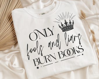 Fools and Liars Tee - Schild der Spatzen - Devney Perry