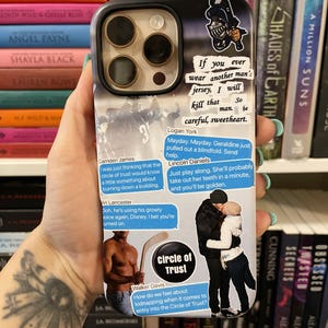 Puede incluir: Una funda de teléfono negra con un collage de imágenes y texto. El texto incluye la frase "círculo de confianza" y una cita sobre llevar la camiseta de otro hombre. Las imágenes incluyen a un hombre con una camiseta de hockey, una pareja abrazándose y un hombre con un palo de hockey.