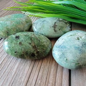 Chrysoprase Palm Stone, Chrysoprase Worry Stone, Large Chrysoprase, Chrysoprase Gallet