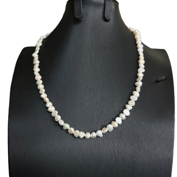 18” White Pearl Necklace. Vintage Freshwater Pear… - image 1