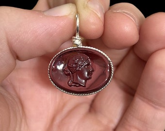 Ciondolo da orologio in argento sterling con intaglio in vetro Art Nouveau / Ciondolo da orologio in vetro Art Nouveau con intaglio viola degli anni '10 / Ciondolo da orologio in argento sterling con intaglio antico