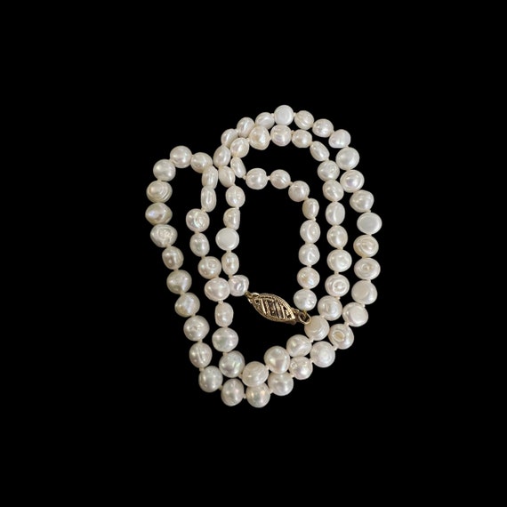10KT Gold Pearl Necklace. Vintage Freshwater Pear… - image 4