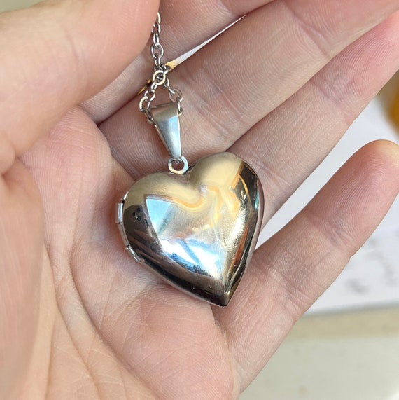 Silver Heart Locket on Chain. Classic Silver Heart Locket. Vintage Locket. Two Frame locket Large Silver Heart Locket. Vintage Heart Locket.