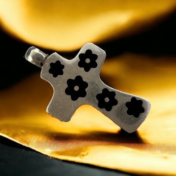 EB-4 Jigsaw Vintage cross