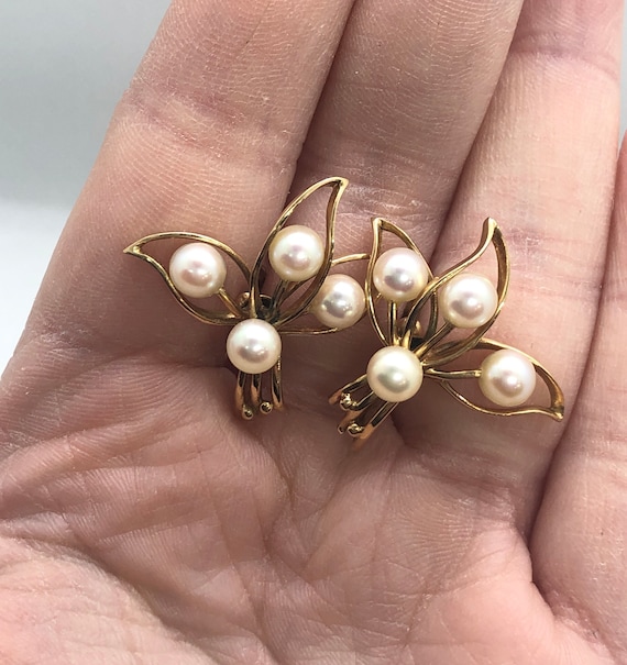 10kt Gold Pearl Flower Earrings. Screw Back Earri… - image 1