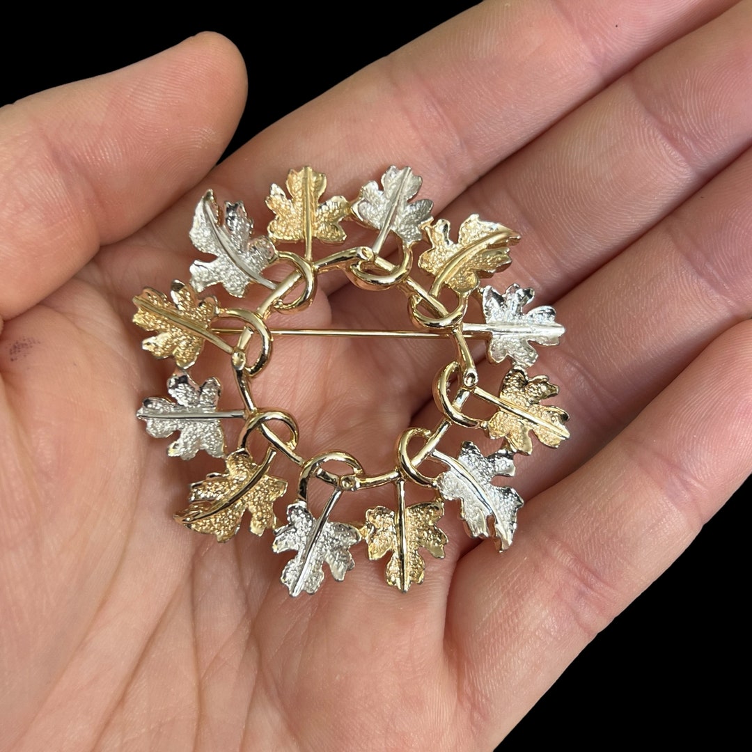 NOELSarah Coventry 葉のモチーフ ブローチ　10%オフ♪ Vintage Sarah Coventry Maple Leaf Brooch / Multi-toned Maple Leaf