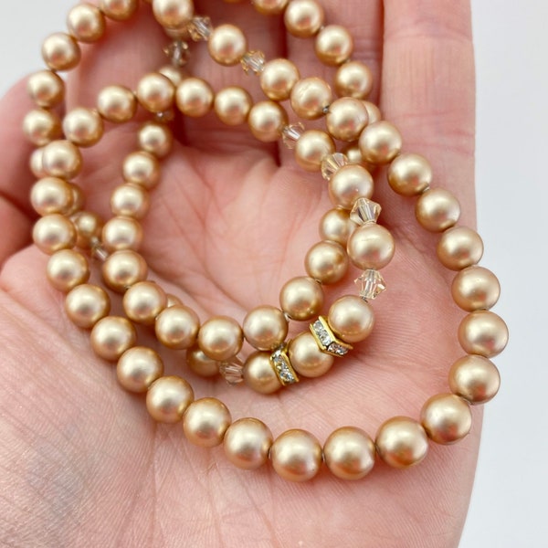 Vintage Cream Faux Pearl Necklace. Cut Glass Beads with Gold Tone Metal. Vintage Imitation Pearl Necklace. Vintage Beaded Necklace.