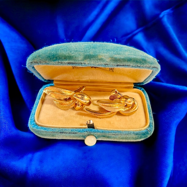 Boucher Clip-On Gold Leaf Earrings. Vintage Boucher Earrings Signed Marcel Boucher Earrings. Boucher 8061E Boucher Gold Bow Earrings.