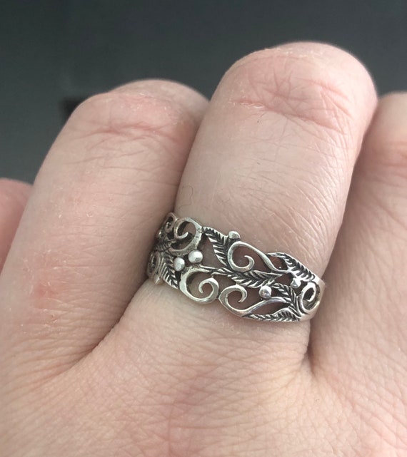 Elegant Vintage Filagree Leaf Sterling Silver Band