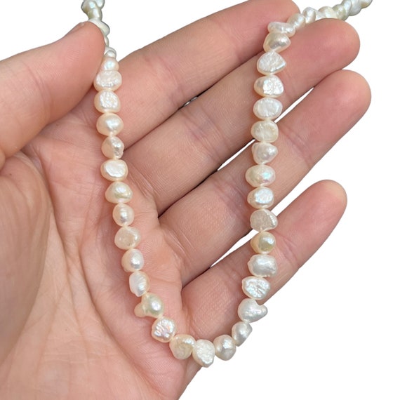 18” White Pearl Necklace. Vintage Freshwater Pear… - image 3