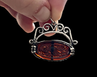 Ciondolo da orologio in vetro intagliato Art Nouveau degli anni '20 - Ciondolo Art Nouveau - Ciondolo da orologio da tasca in vetro ambrato intagliato - Ciondolo antico da orologio intagliato