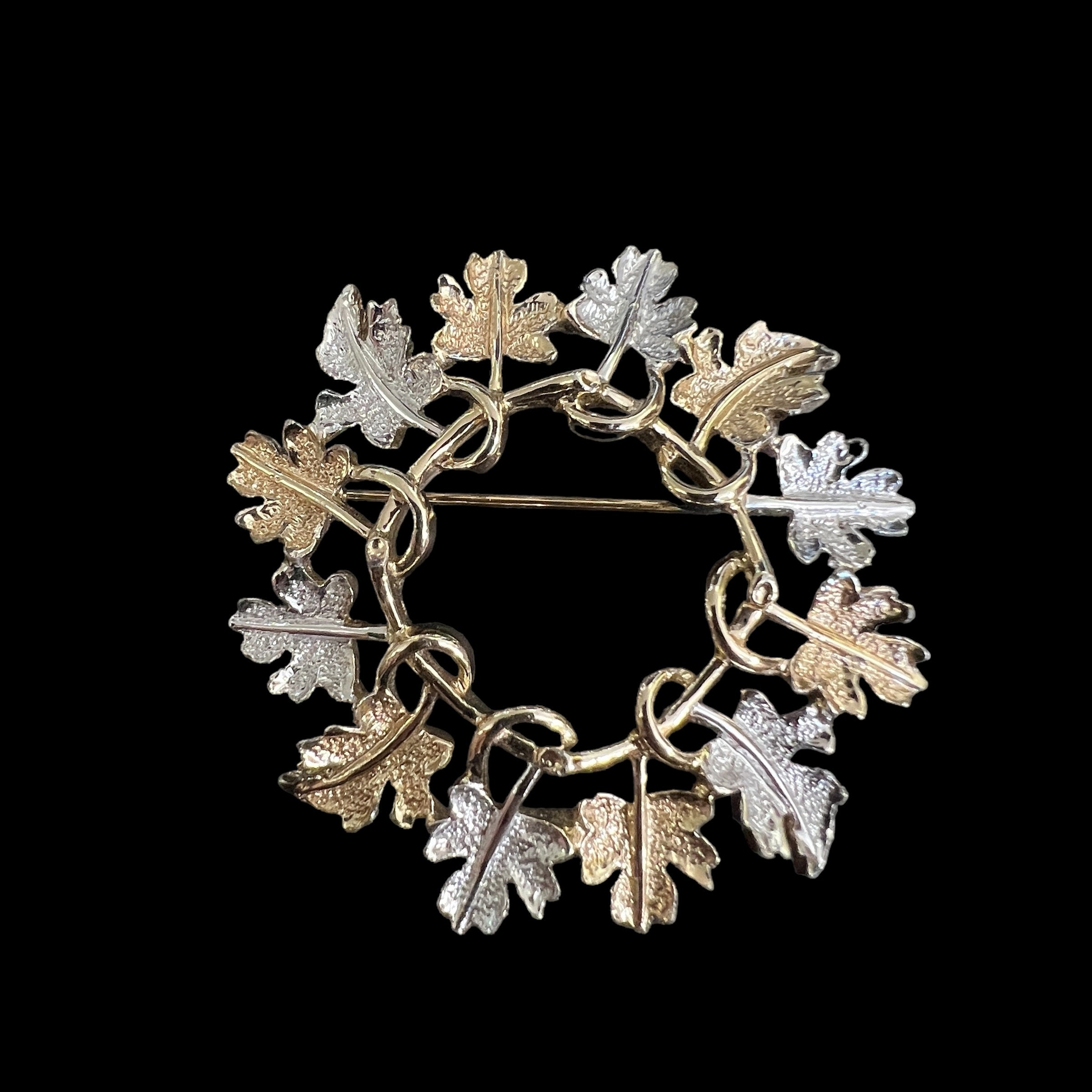 NOELSarah Coventry 葉のモチーフ ブローチ　10%オフ♪ Vintage Sarah Coventry Maple Leaf Brooch / Multi-toned Maple Leaf