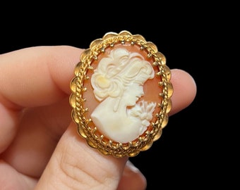 14K Gold Cameo Brooch. 1960’s 14Kt Cameo Brooch.  Mid-Century 14Kt Shell Cameo. 585 Gold Cameo. Rare 60’s Cameo Vintage 14K Cameo Brooch.