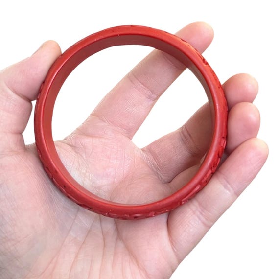 Vintage Carved Cinnabar Bangle Bracelet - Genuine Cinnabar Bracelet - Vintage Red Cinnabar Bracelet - Carved Chinese Cinnabar Bracelet View 3