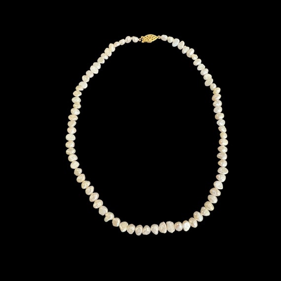 18” White Pearl Necklace. Vintage Freshwater Pear… - image 4
