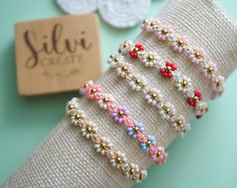 Beaded Flower Bracelet: Waterproof Stainless Steel Charm