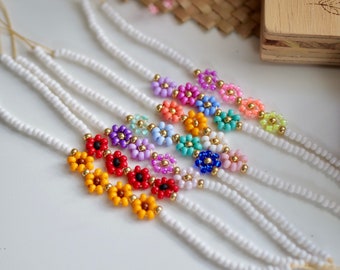 Daisy Seed Bead Bracelet, Macrame Retro Style, Adjustable