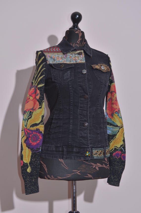 Desigual ブラックデニムジャケット 花柄アート袖 刺繍入り ボヘミアン