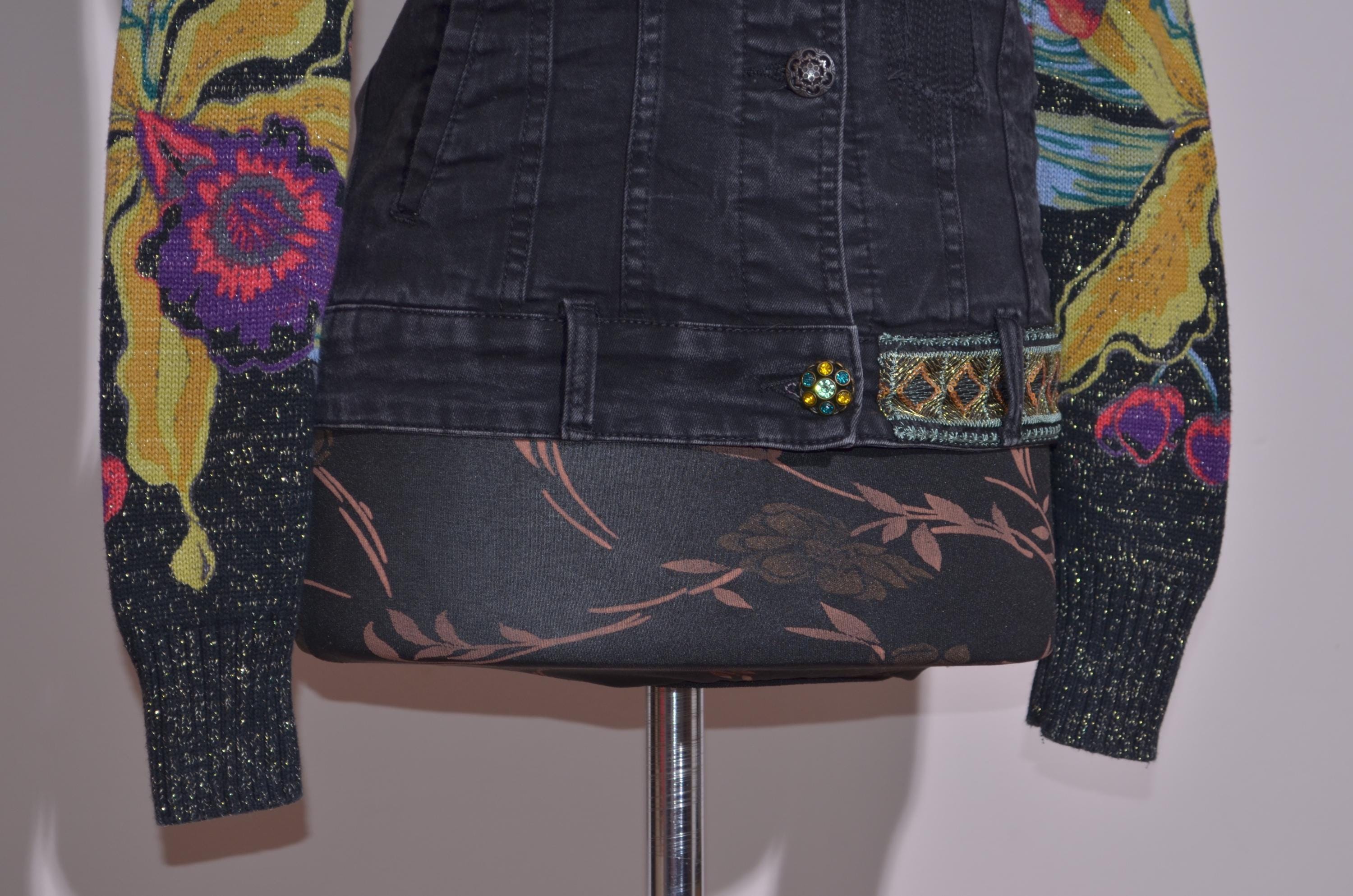 Desigual ブラックデニムジャケット 花柄アート袖 刺繍入り ボヘミアン