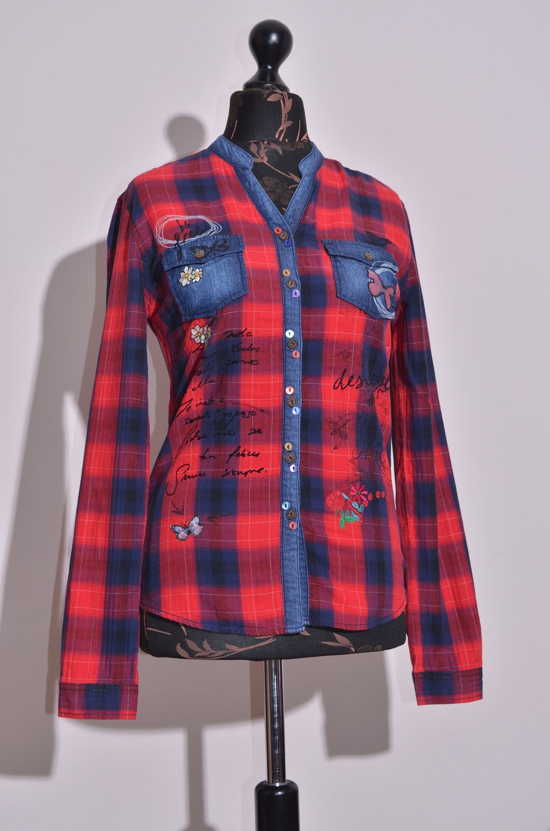 Camisa de mujer Desigual de manga larga con cuadros bordados en