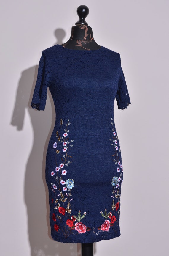 Desigual Womens Short Sleeve Dress Navy Blue Embroidered Flowers Size 34 - Etsy Denmark Desigual Womens Short Sleeve Dress Navy Blue Embroidered Flowers Size 34 - Etsy Denmark
