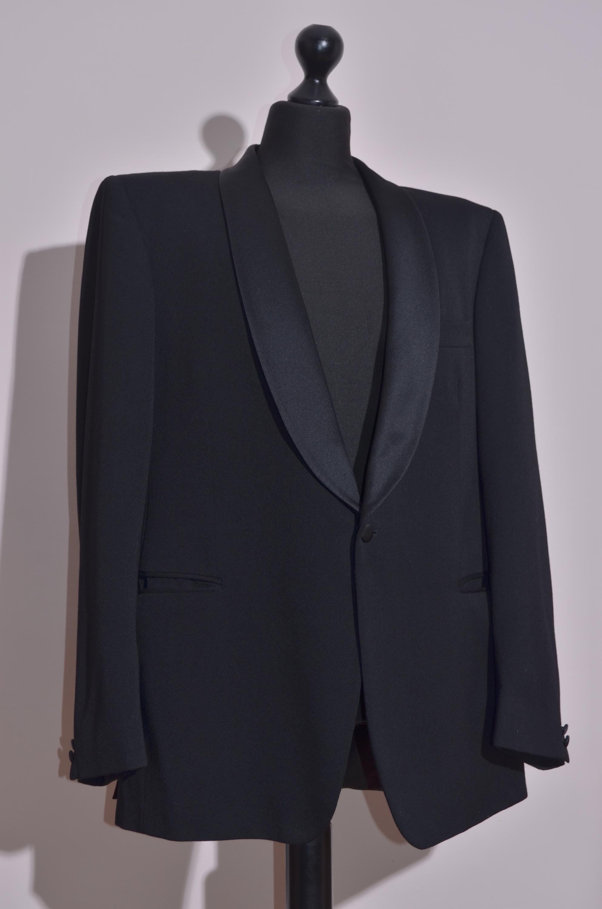 Gieves & Hawkes Savile Row Black Wool Tuxedo Dinner Jacket Slim