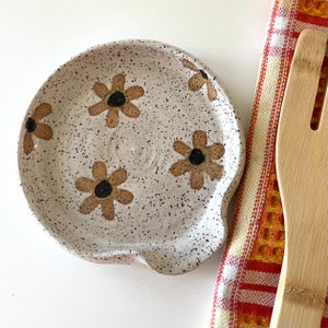 Wildflower Spoon Rest, White Speckled Utensil Holder, Handmade Ceramic Teaspoon Rest