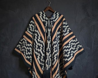 Argentine Gaucho Poncho 100% Virgin Wool "ARGENTINA" | Hand-loomed in Northern Argentina | Andean Pattern | Unisex Heavyweight Wool Cloak