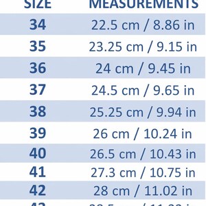 May include: A size chart with measurements in centimeters and inches. Sizes range from 34 to 44. Measurements include 22.5 cm (8.86 in) to 29.3 cm (11.54 in). The chart is on a light blue background.
