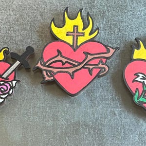 Sacred Hearts of the Holy Family – Lasergeschnittene, handbemalte Holzmagnete
