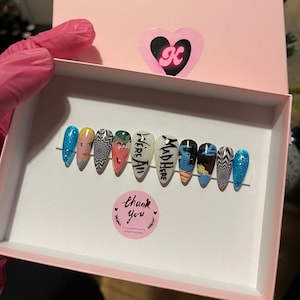 Alice in Wonderland Press-on Nail Set