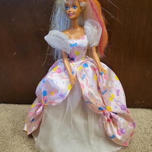 Verjaardagsbarbiepop, het mooiste cadeau, verjaardagsballonnen