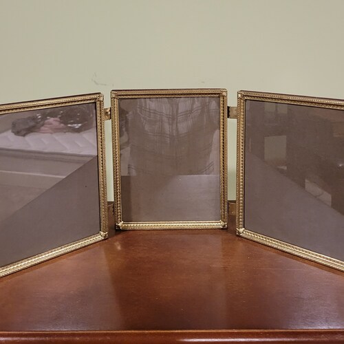 Cadre photo triptyque à charnière vintage en laiton, motif dentelle victorienne