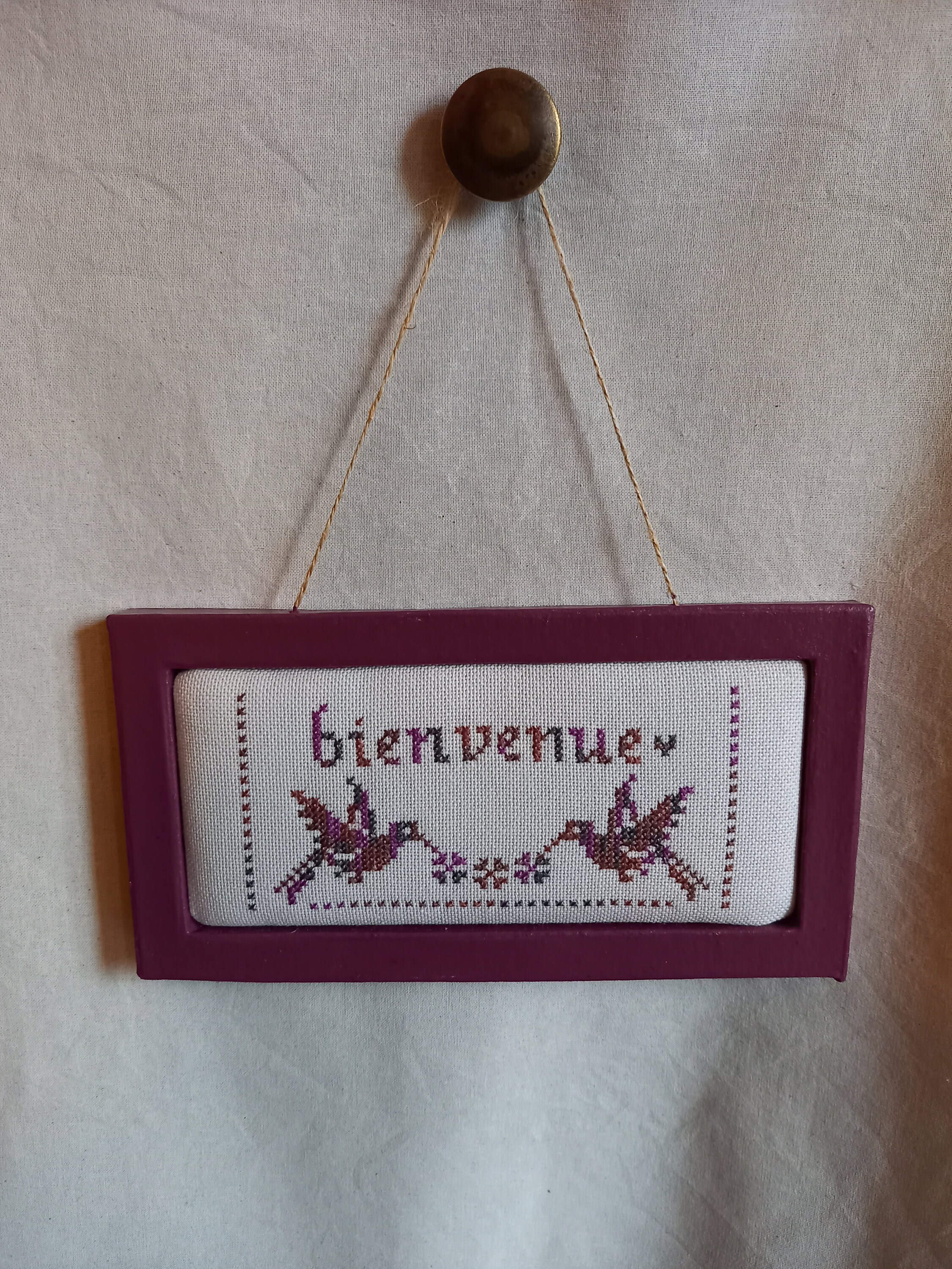 Plaque Décoration Brodée Point de Croix à Suspendre, Bienvenue