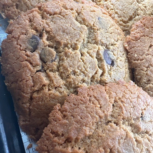 Keto Chocolate Chip Cookies