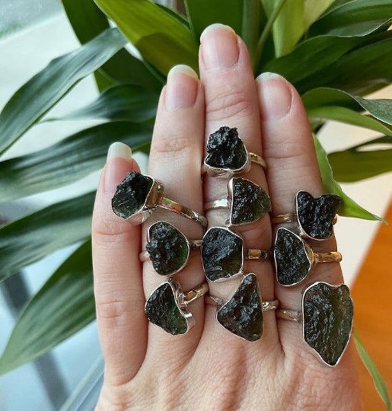 Raw moldavite ring deals