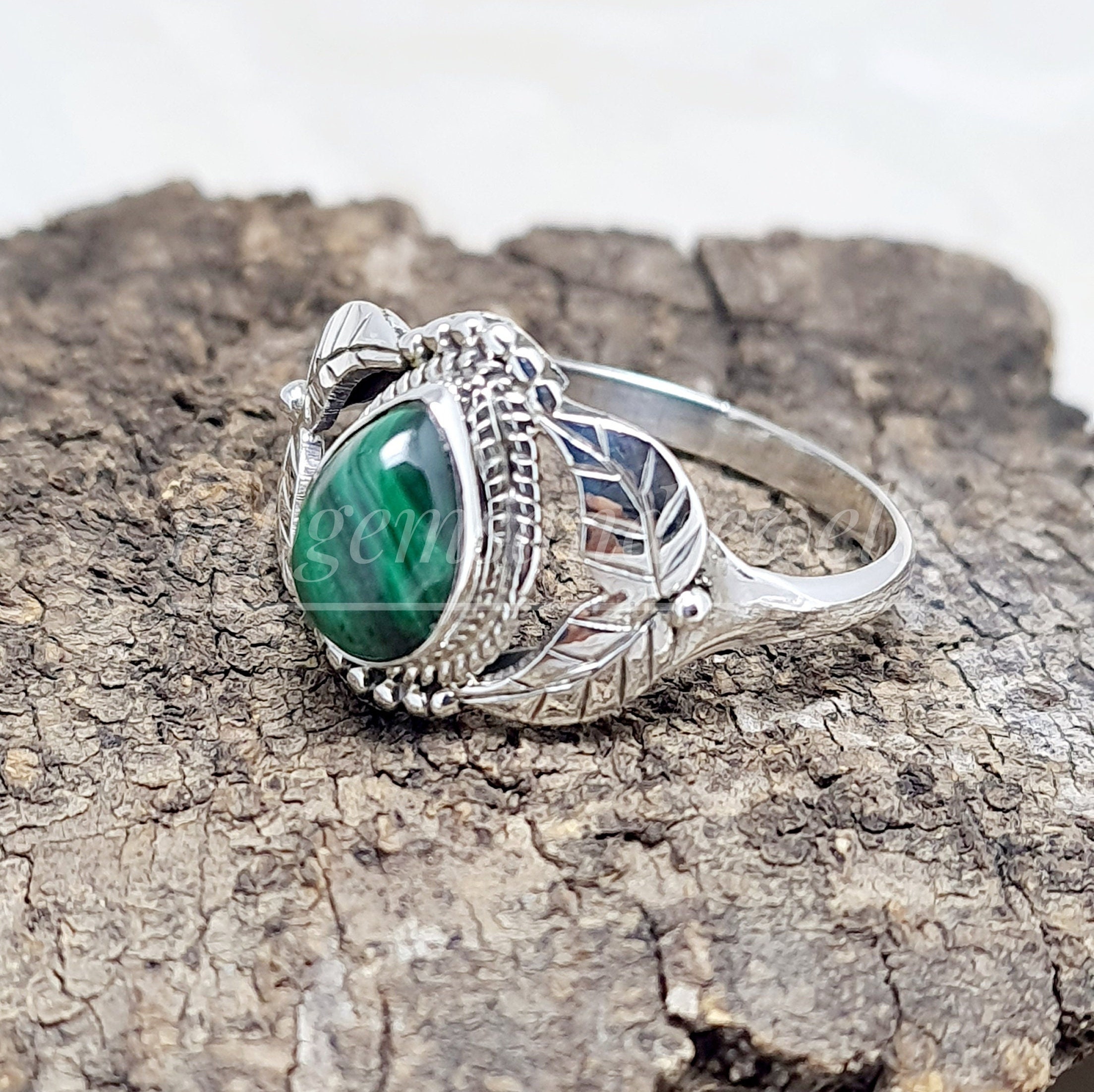 Malachite ring silver deals