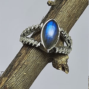 Labradorite ring, handmade ring, 92.5% sterling silver ring, silver labradorite ring, boho ring, designer ring, Art deco labradorite ring