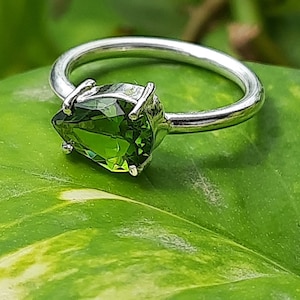 flawless Natural Peridot Ring, Handmade Silver Ring, 925 Solid Sterling Silver Ring, Peridot jewelry, Ring for women art deco vintage ring