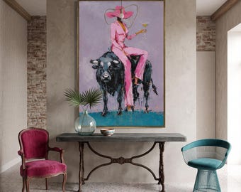 Strukturerad porträttmålning, rosa kostymkvinna på tjurkonst, tung impasto palettkniv väggdekor, modern popkonst, stor dukkonst