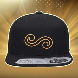 May include: Black flat-brimmed baseball cap with a gold swirl design on the front. The cap has a structured fit and a flat brim. The design is a stylized, abstract swirl. The cap is a classic accessory.